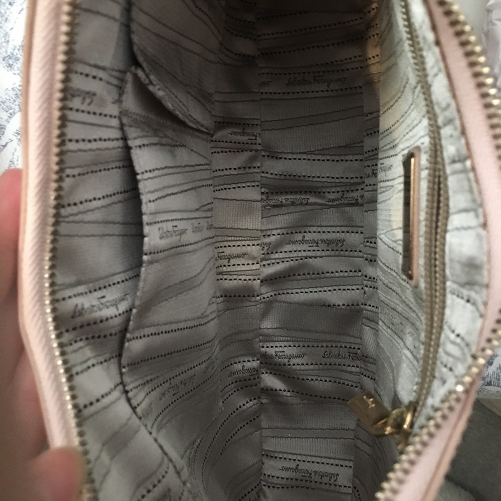 Salvatore Ferragamo Pebbled Leather Romana Bag - Picture 5 of 7